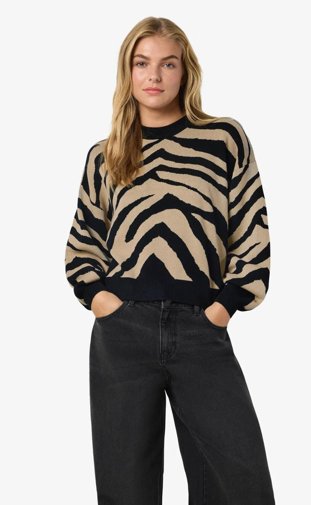 Noisy May Genser - Charlott - Black Nomad