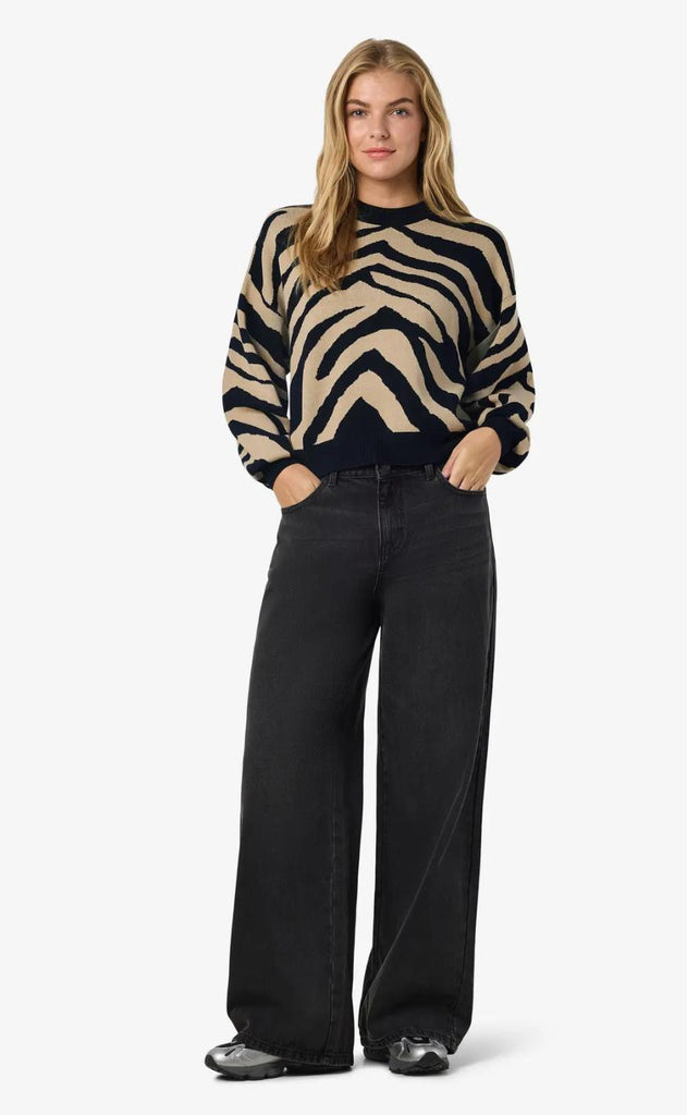 Noisy May Genser - Charlott - Black Nomad