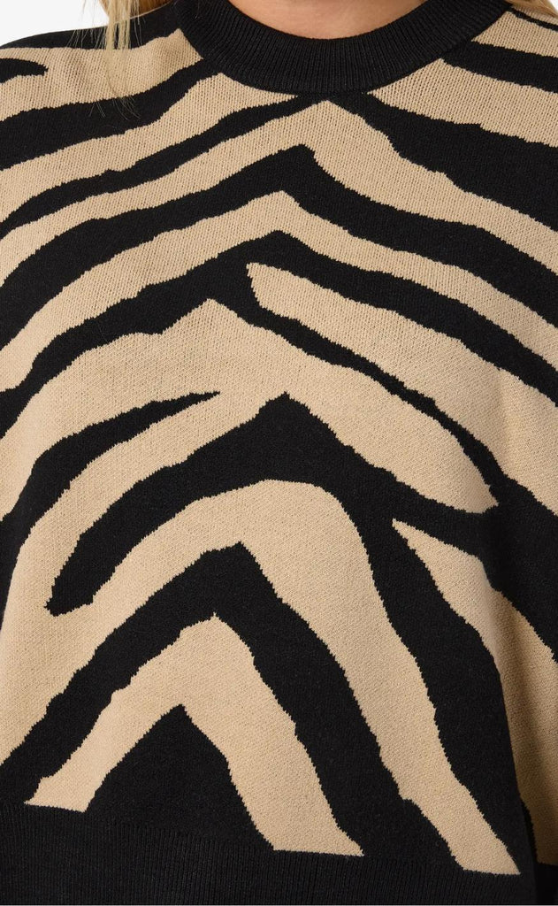 Noisy May Genser - Charlott - Black Nomad