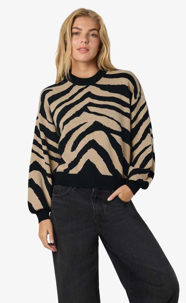 Noisy May Genser - Charlott - Black Nomad