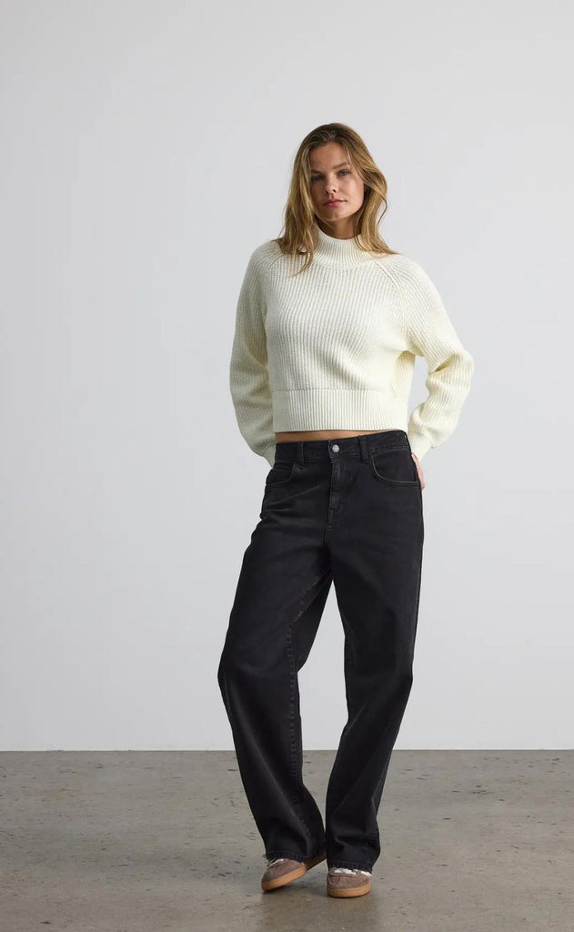 Noisy May Genser - Dara - Eggnog