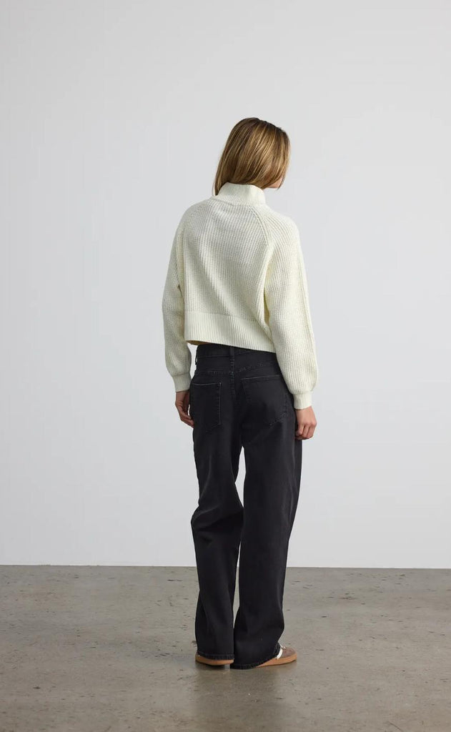 Noisy May Genser - Dara - Eggnog