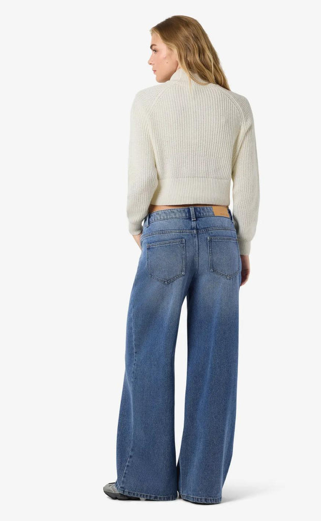 Noisy May Genser - Dara - Eggnog