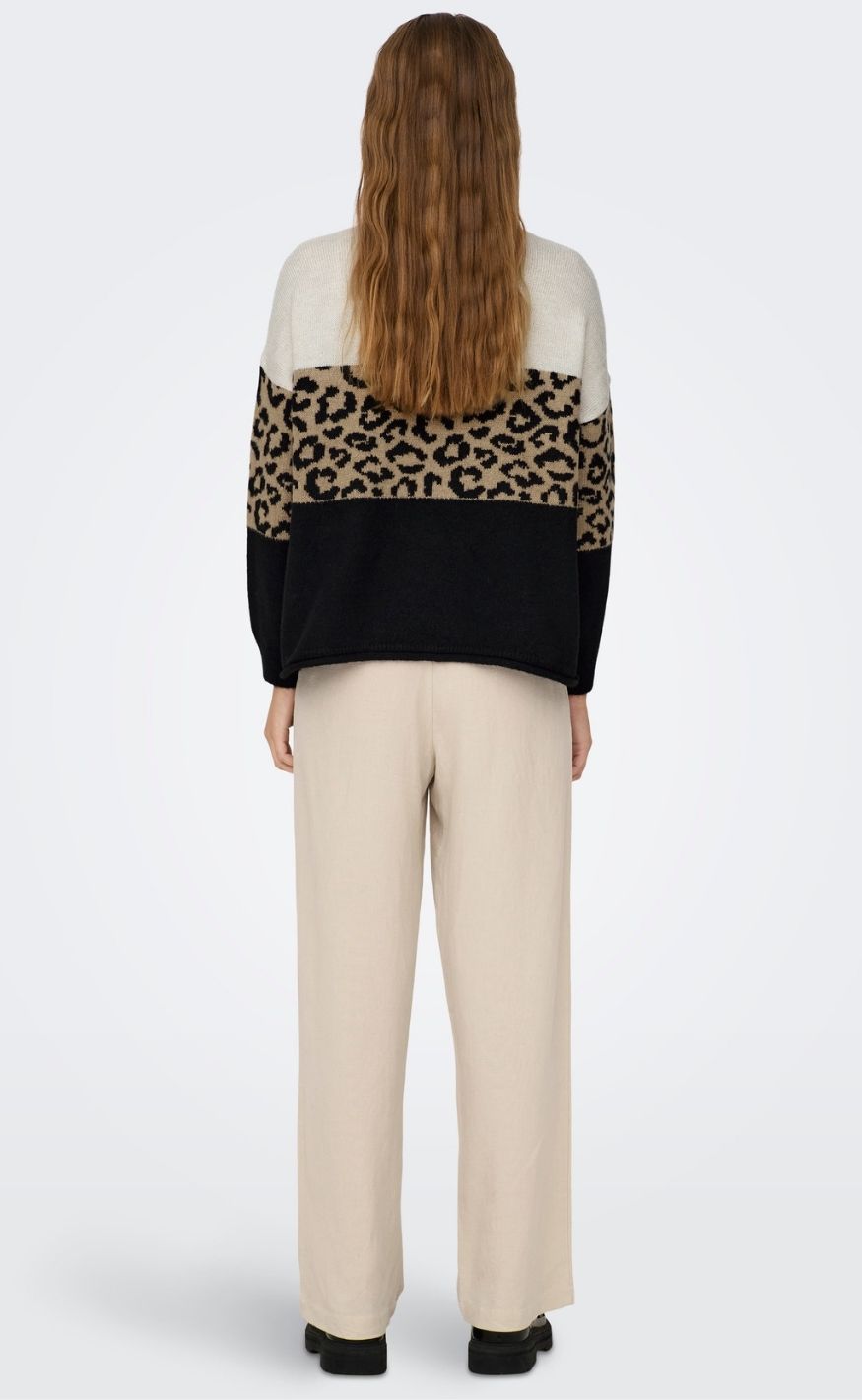 ONLY Genser - Jade Animal LS  O-Neck - Moonbeam Black/Toasted Coconut
