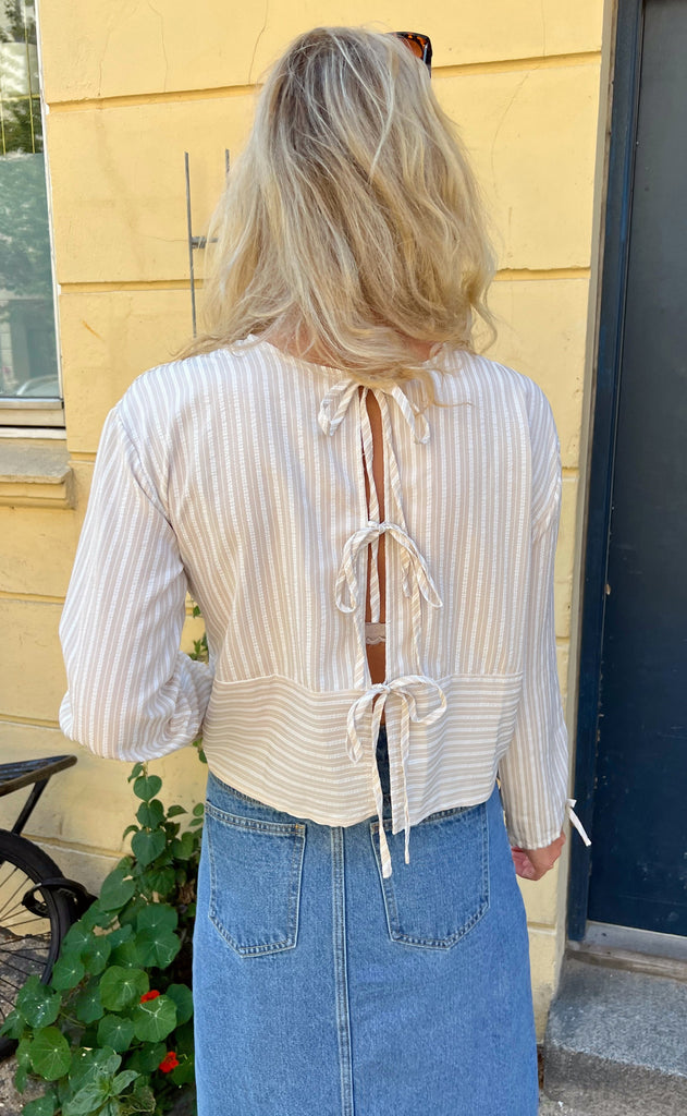 INA Copenhagen Bluse - Cornelia - Camel / White Stripe (vendbar)