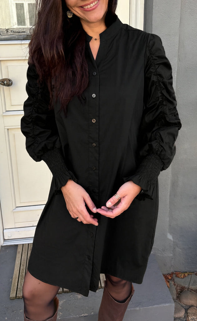 Say INA Copenhagen Kjole - Rina Ruffle - Black