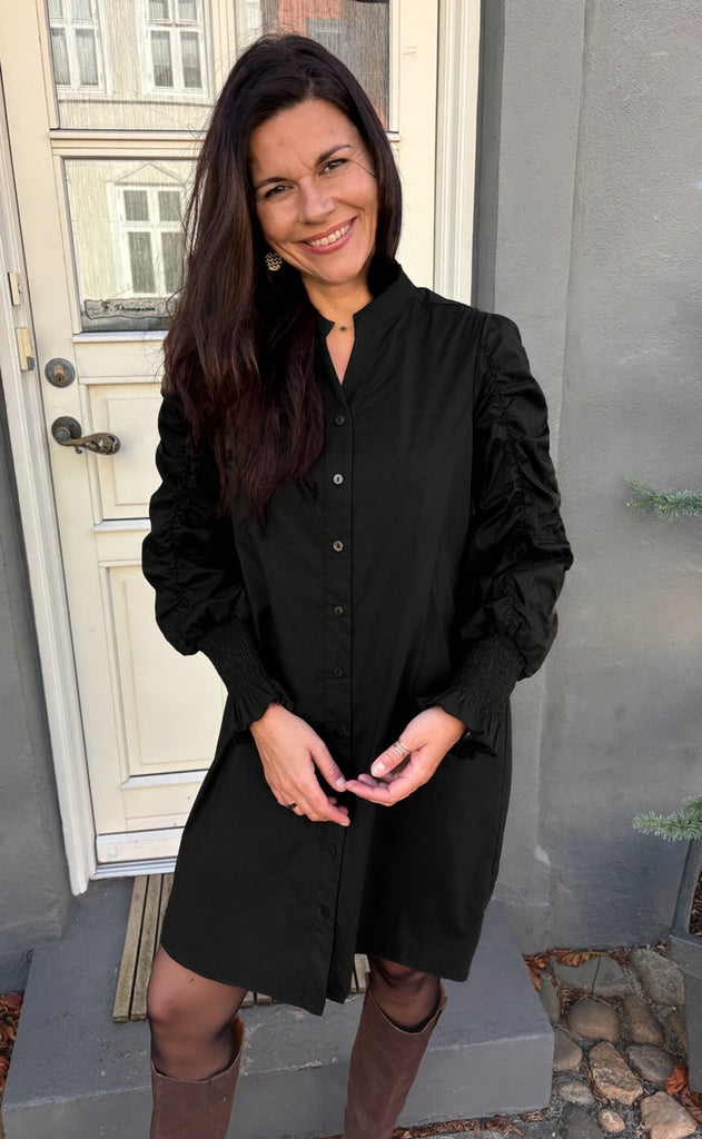 Say INA Copenhagen Kjole - Rina Ruffle - Black