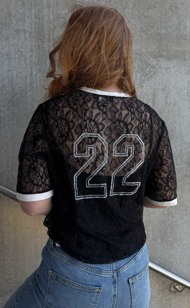 Say INA Copenhagen Bluse - Susanna Football - Black Lace (vendbar)