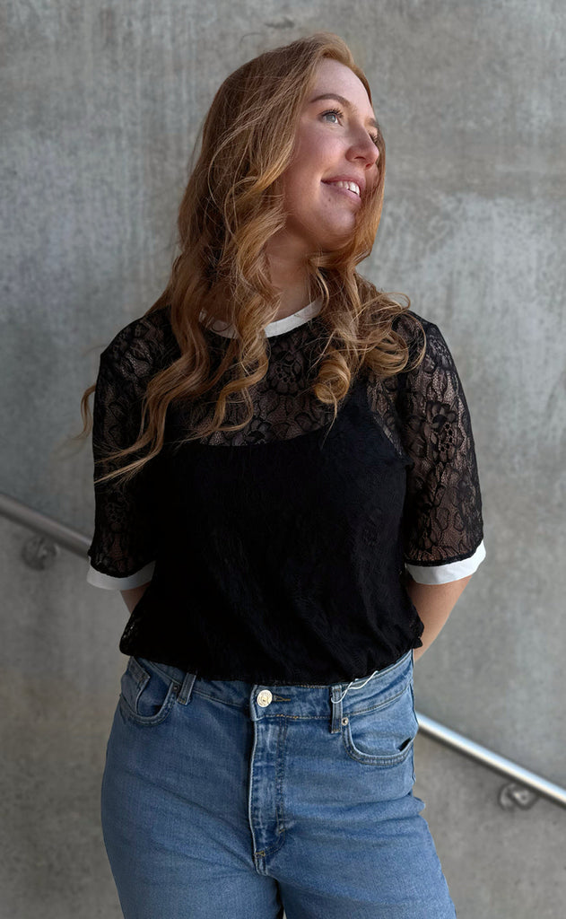 Say INA Copenhagen Bluse - Susanna Football - Black Lace (vendbar)