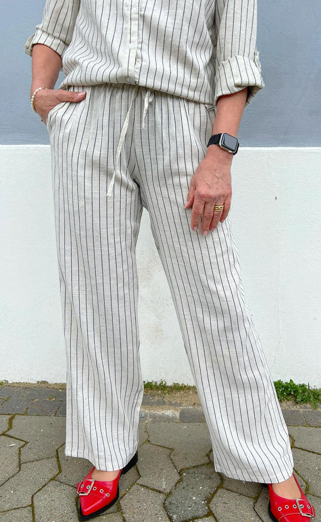 Say INA Copenhagen Bukser - Juliana Linen - Off White / Black Striped