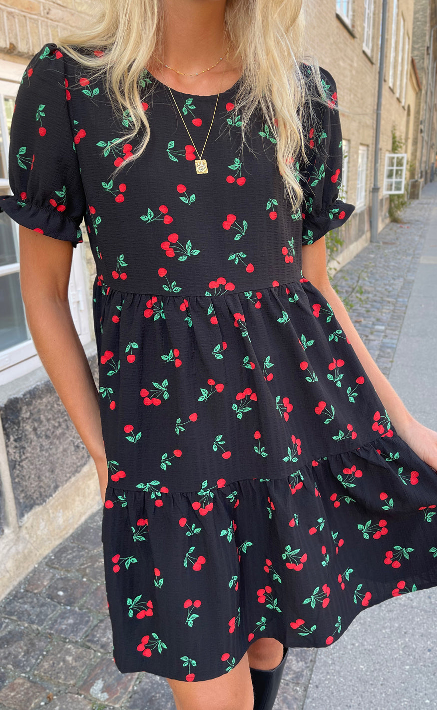 Say INA Copenhagen Kjole - Alma - Black W. Cherries