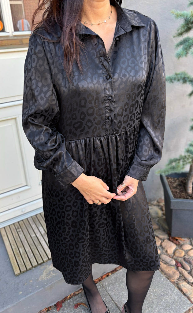 Say INA Copenhagen Kjole - Byron - Black Leopard