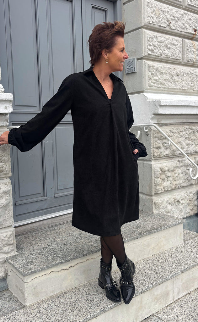 Say INA Copenhagen Kjole - Carina - Black Corduroy