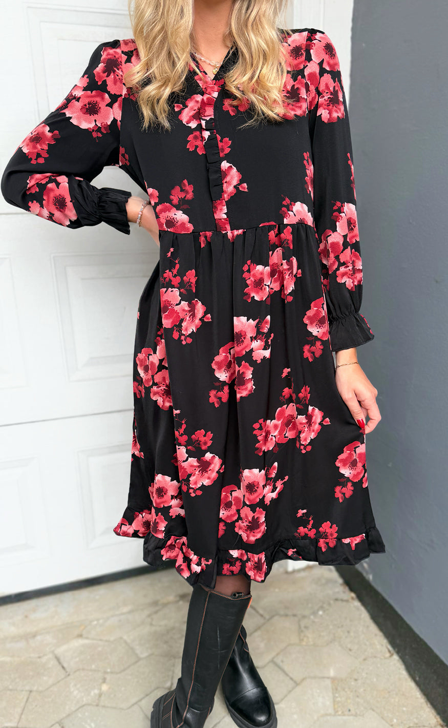 Say INA Copenhagen Kjole - Catja - Black W. Red Flowers