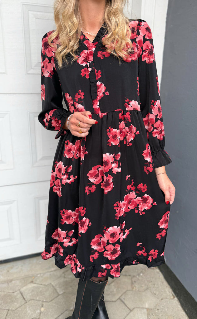 Say INA Copenhagen Kjole - Catja - Black W. Red Flowers
