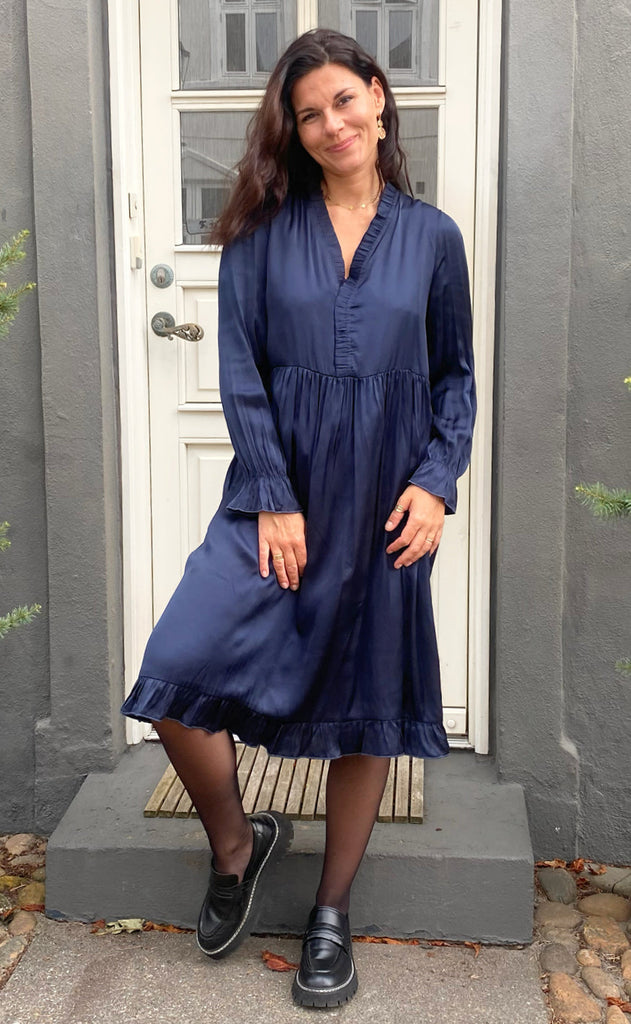 Say INA Copenhagen Kjole - Catja - Navy Blue Satin