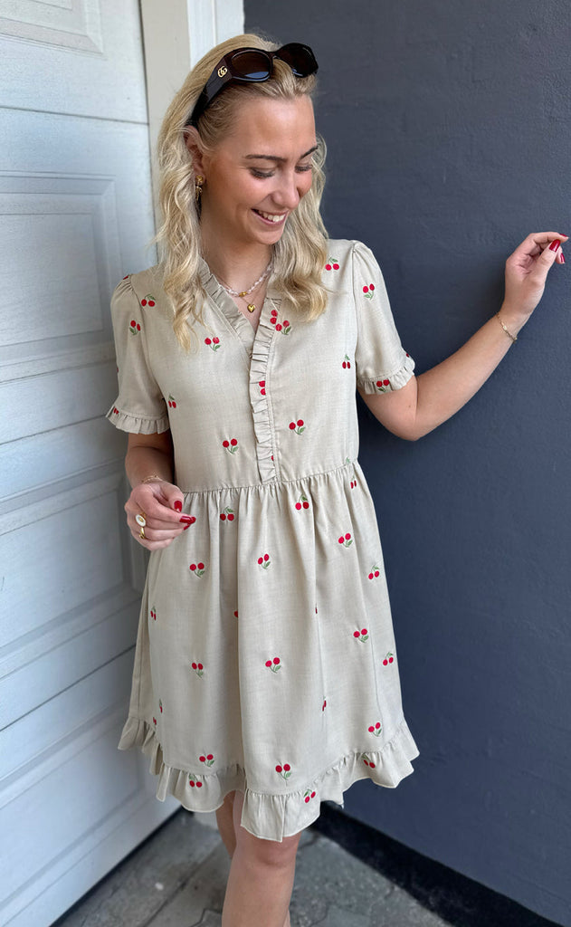 Say INA Copenhagen Kjole - Catja Summer - Sand W. Cherries