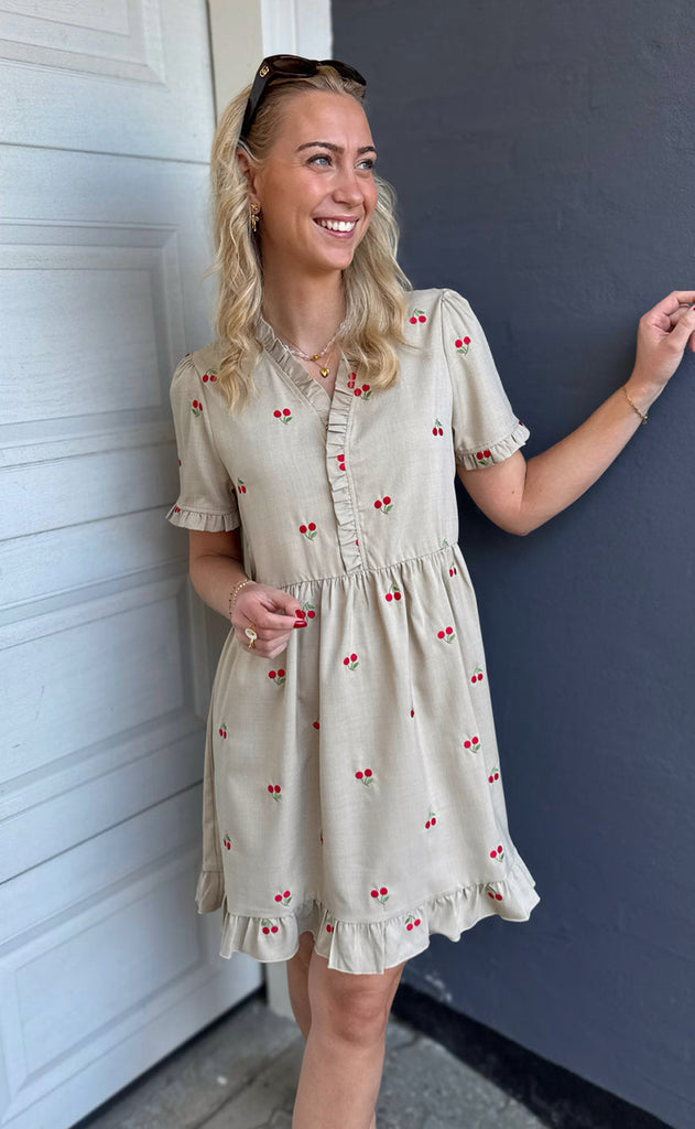 Say INA Copenhagen Kjole - Catja Summer - Sand W. Cherries