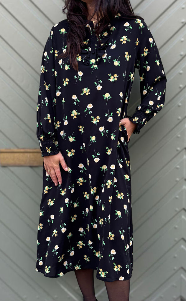 Say INA Copenhagen Kjole - Ella - Black W. Small Flowers