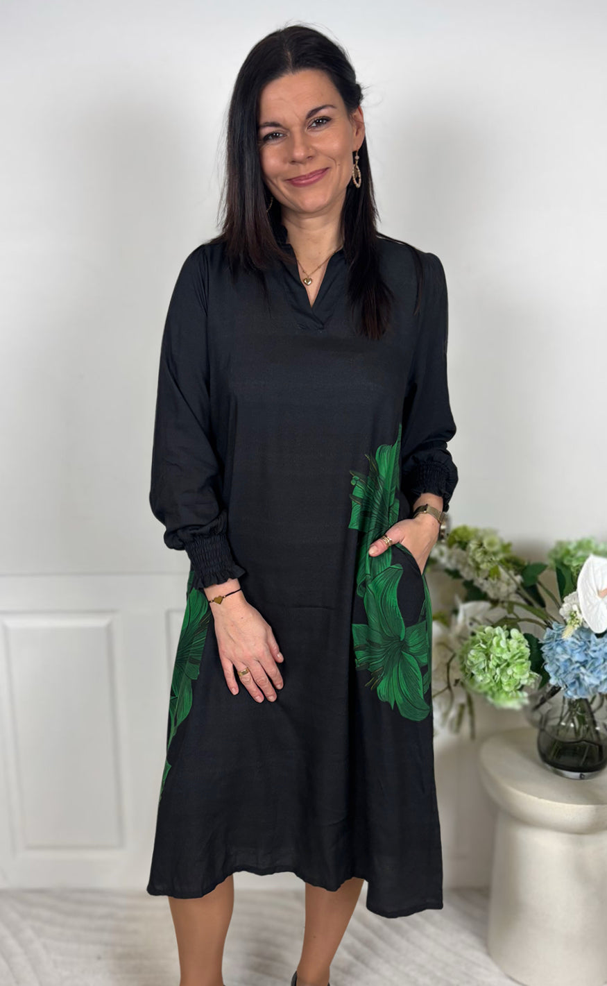 Say INA Copenhagen Kjole - Elva Long - Black W. Green Flowers