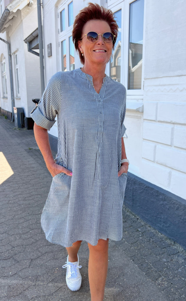 Say INA Copenhagen Kjole - Nia - Black Striped