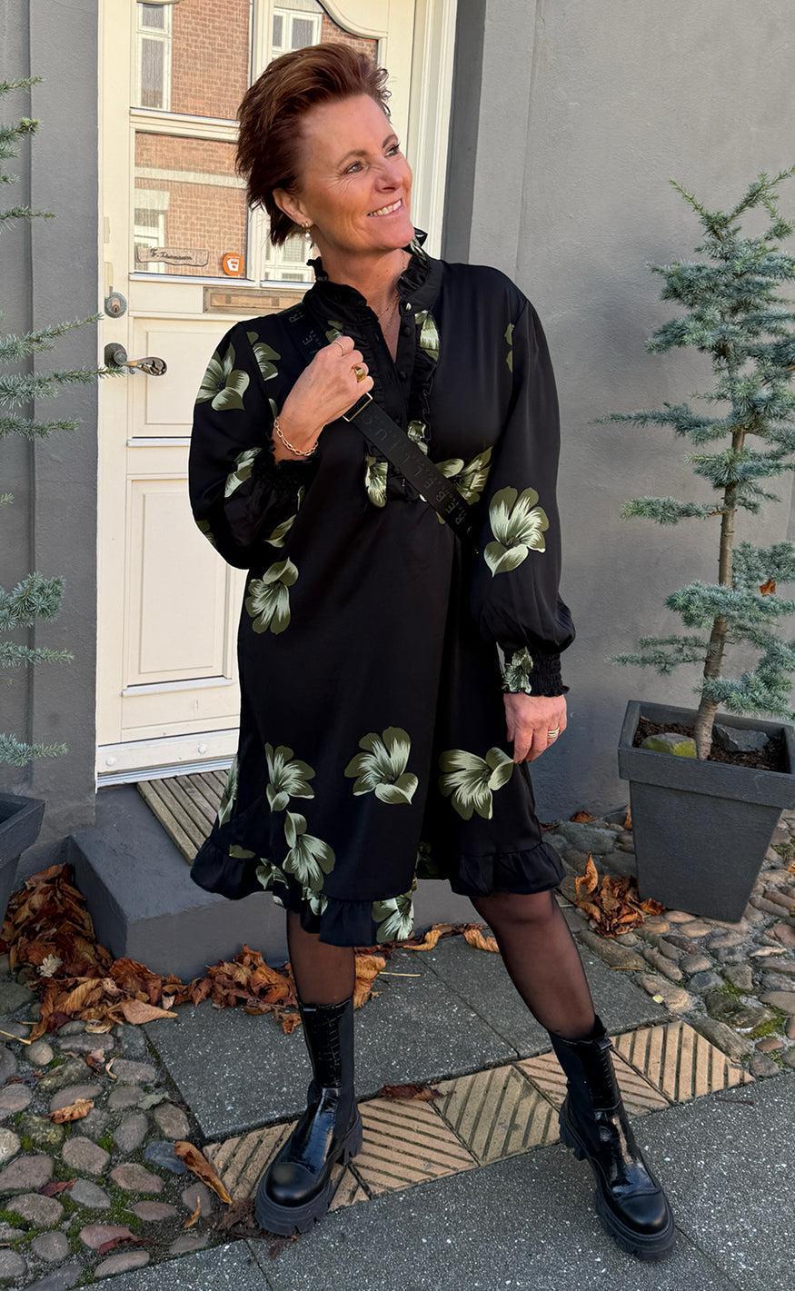 Say INA Copenhagen Kjole - Pia - Black W. Green Flower