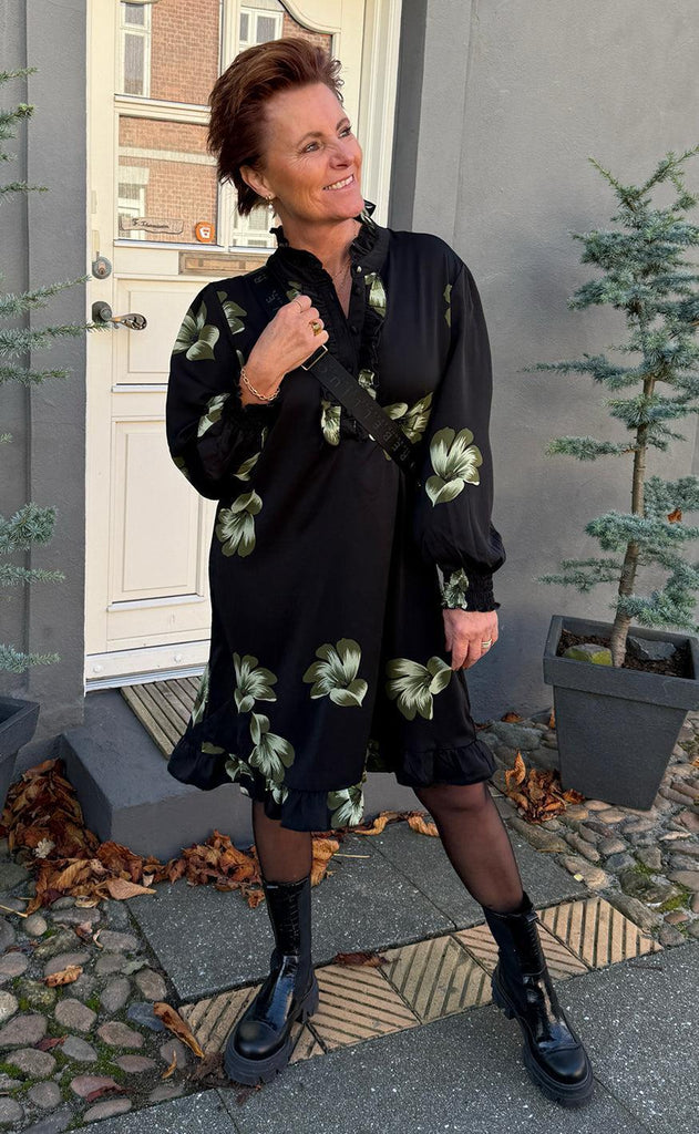 Say INA Copenhagen Kjole - Pia - Black W. Green Flower