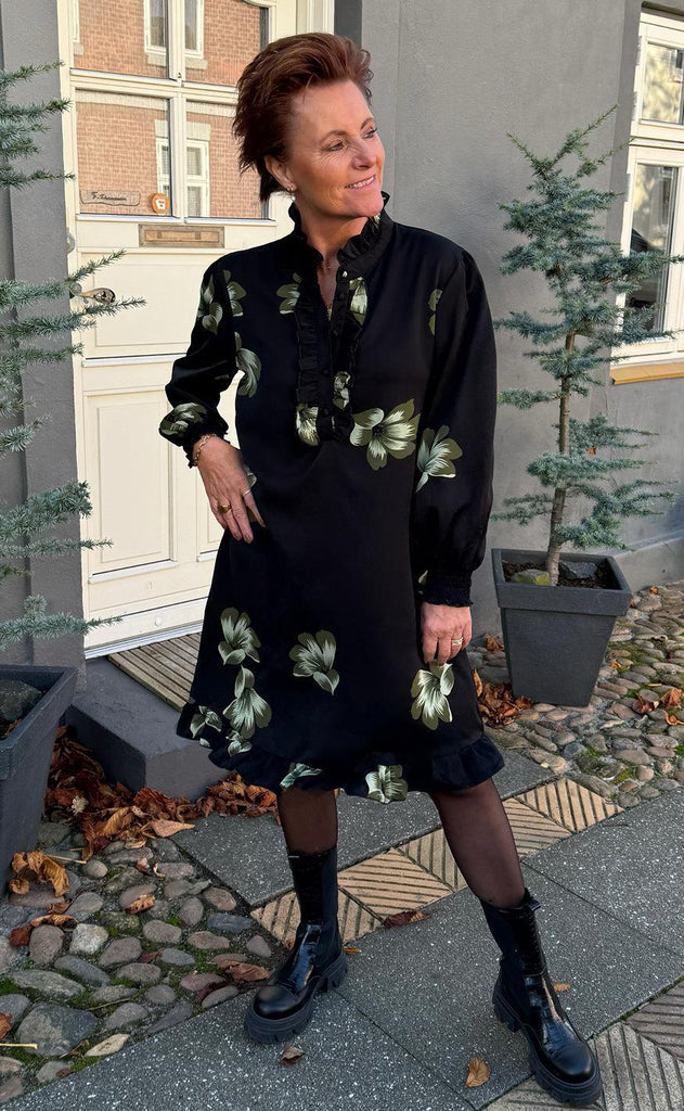 Say INA Copenhagen Kjole - Pia - Black W. Green Flower