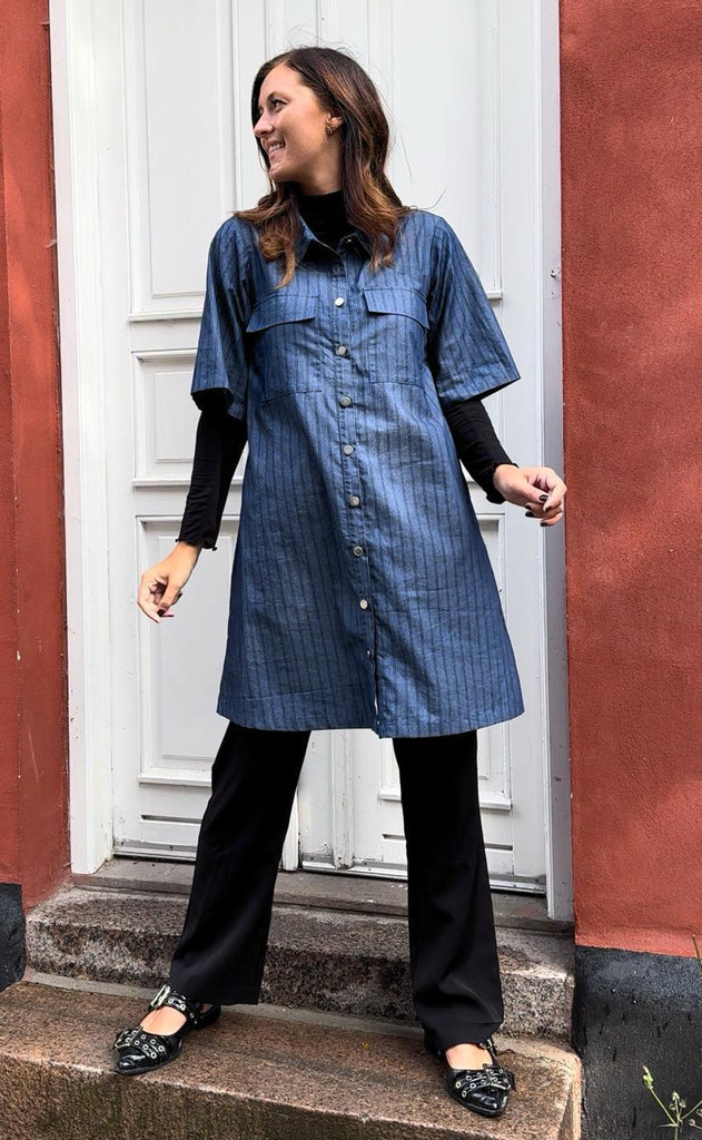 Say INA Copenhagen Kjole - Sif - Dark Denim W. Black Stripes