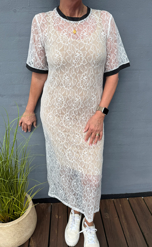 Say INA Copenhagen Kjole - Susanna Football - White Lace (vendbar)