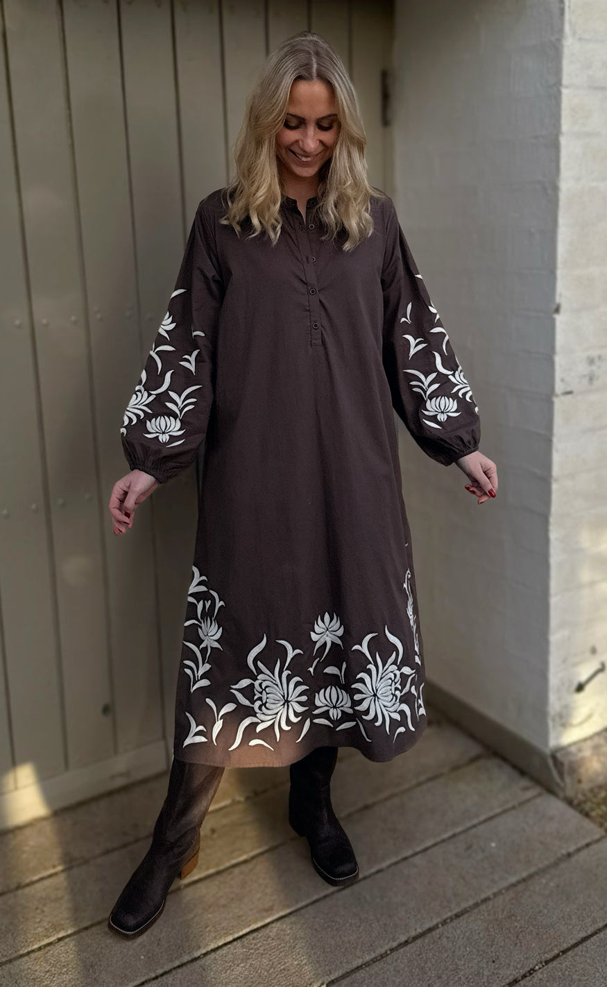 Say INA Copenhagen Kjole - Tilde Long - Chocolate Brown W. Embroidery