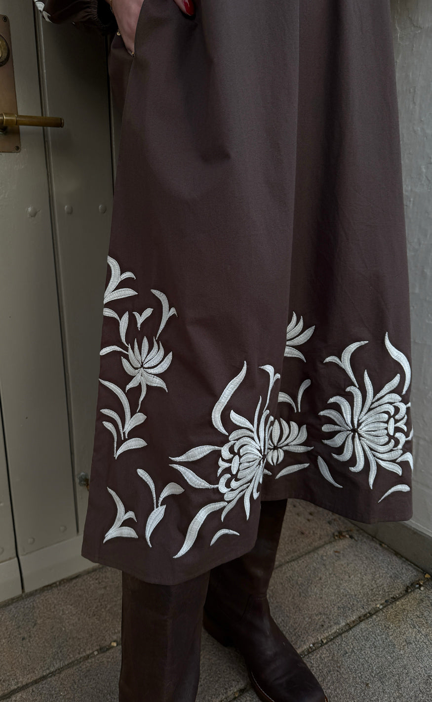 Say INA Copenhagen Kjole - Tilde Long - Chocolate Brown W. Embroidery