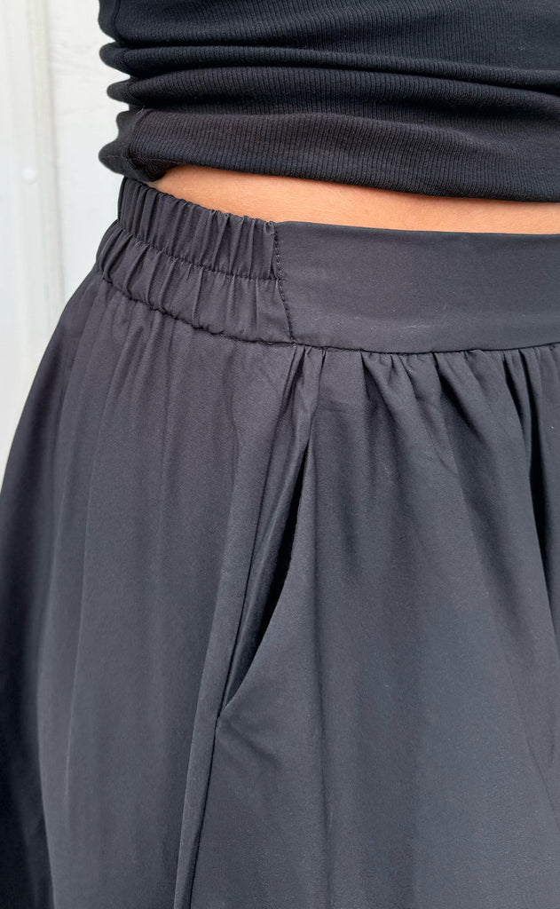 Say INA Copenhagen Skjørt - Lucia - Black W. Flowers