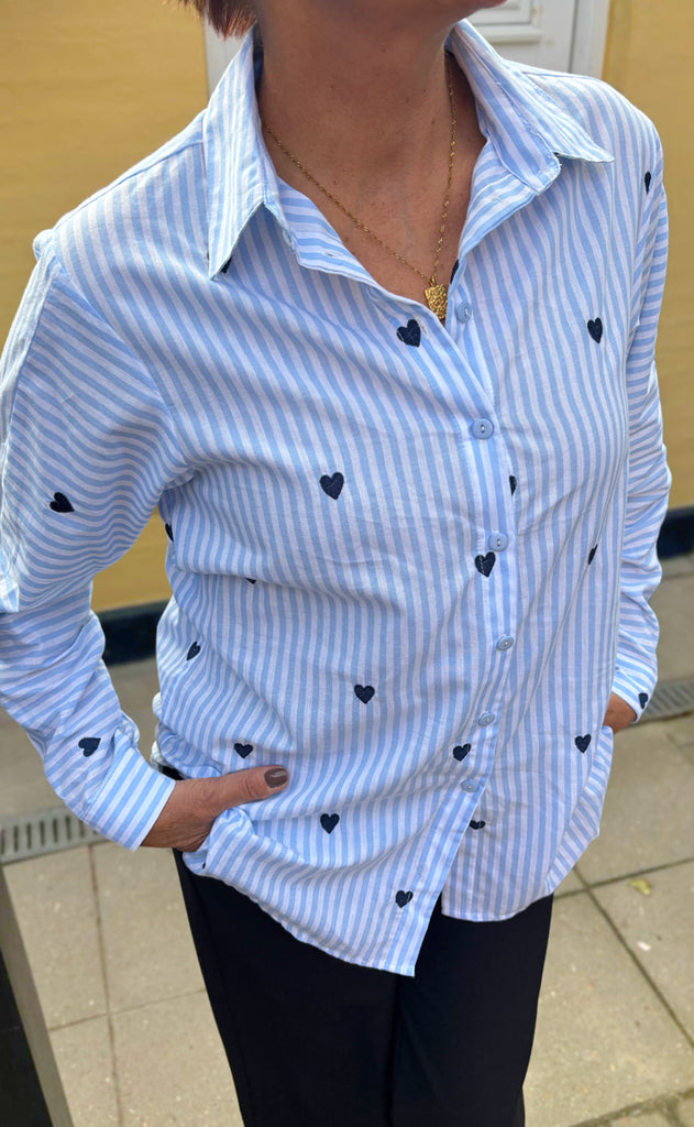 Say INA Copenhagen Skjorte - Katrina - Blue Striped W. Embroidery Hearts