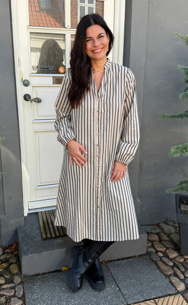 Say INA Copenhagen Skjortekjole - Cilla - Camel Stripes