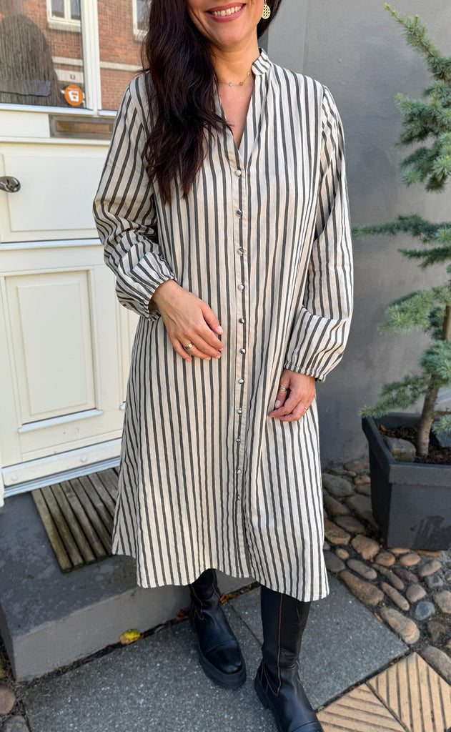 Say INA Copenhagen Skjortekjole - Cilla - Camel Stripes