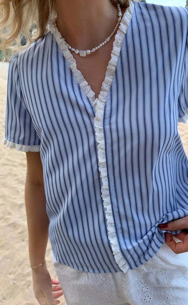 Say INA Copenhagen Topp - Catja - Blue Striped W. Lace