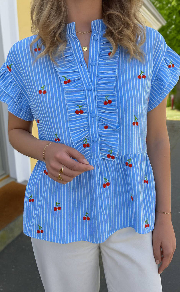 Say INA Copenhagen Topp - Freya - Blue Striped W. Cherries