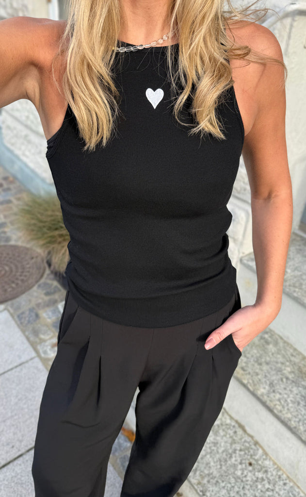 Say INA Copenhagen Topp - Lea - Black W. Heart
