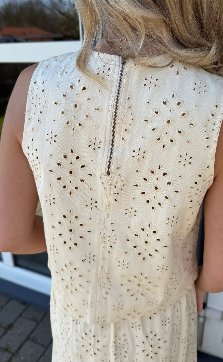 Say INA Copenhagen Topp - Naja - Off White Denim W. Embroidery