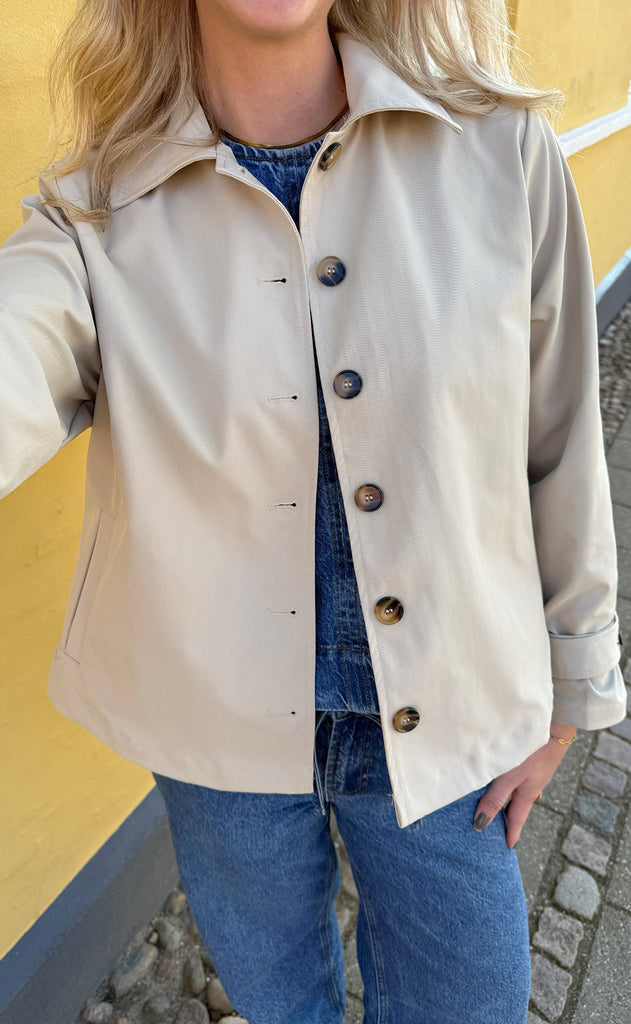 Say INA Copenhagen Trenchcoat - Louisa Short - Beige