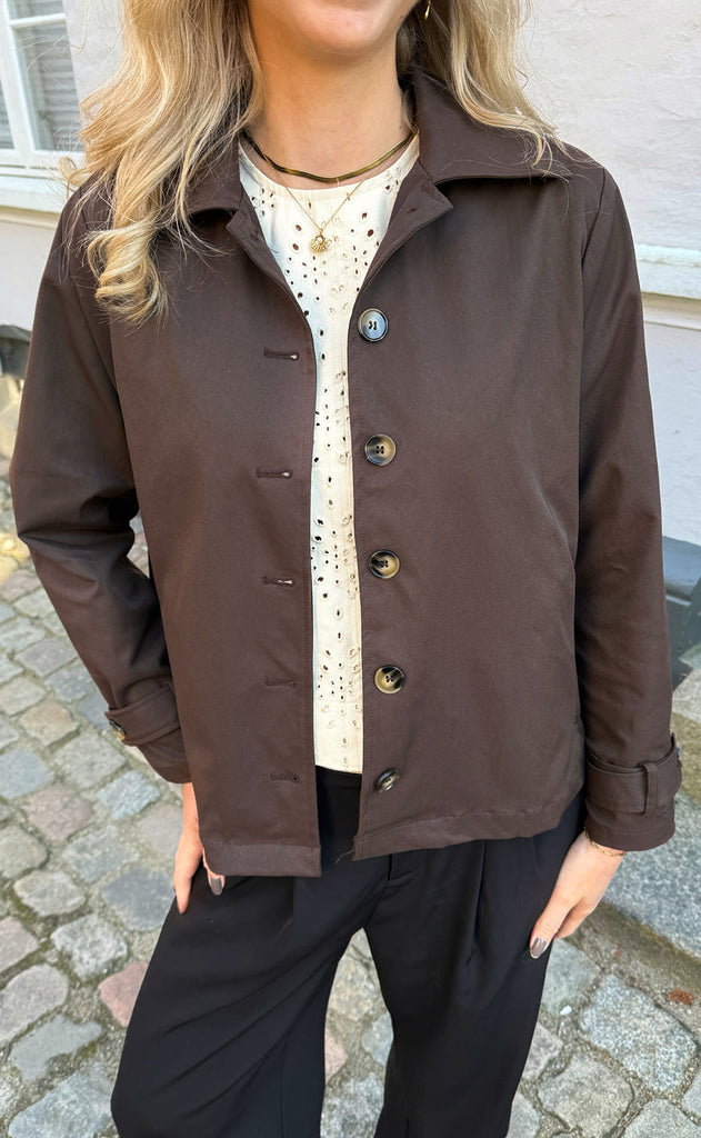 Say INA Copenhagen Trenchcoat - Louisa Short - Chocolate Brown