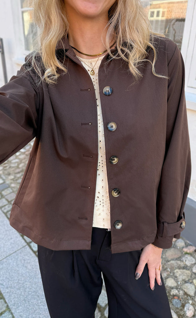 Say INA Copenhagen Trenchcoat - Louisa Short - Chocolate Brown