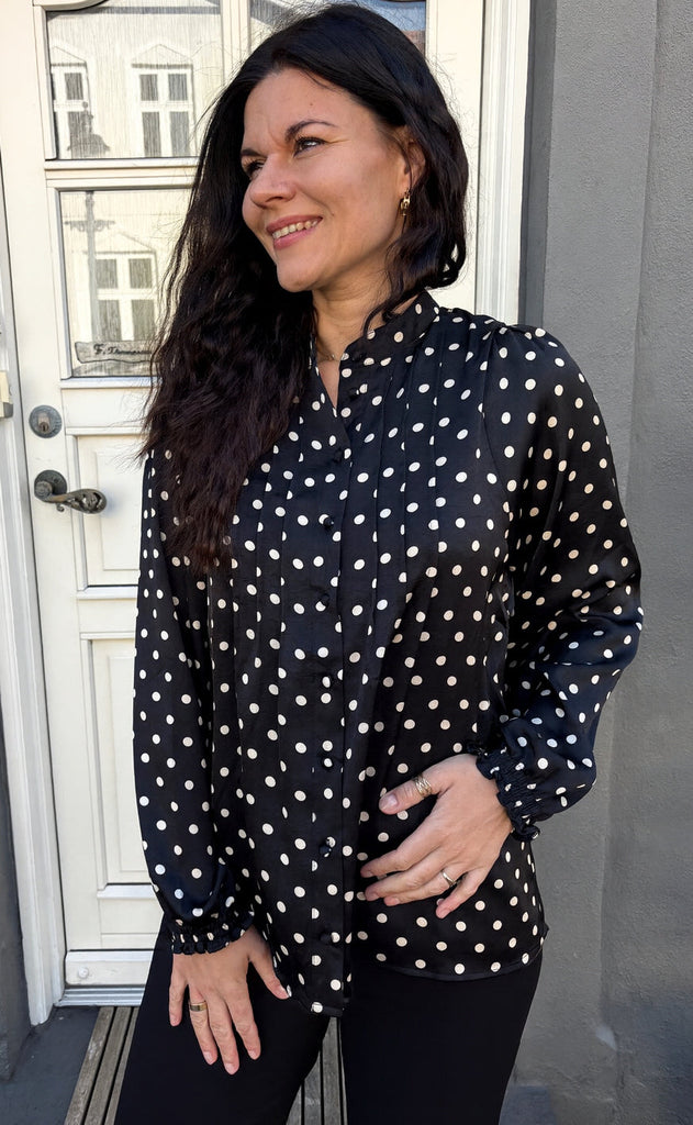 Say INA Copenhagen Bluse - Liara - Black W. White Dots