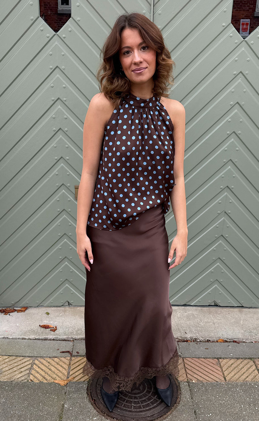 Say INA Copenhagen Topp - Malina - Dark Brown W. Blue Dots