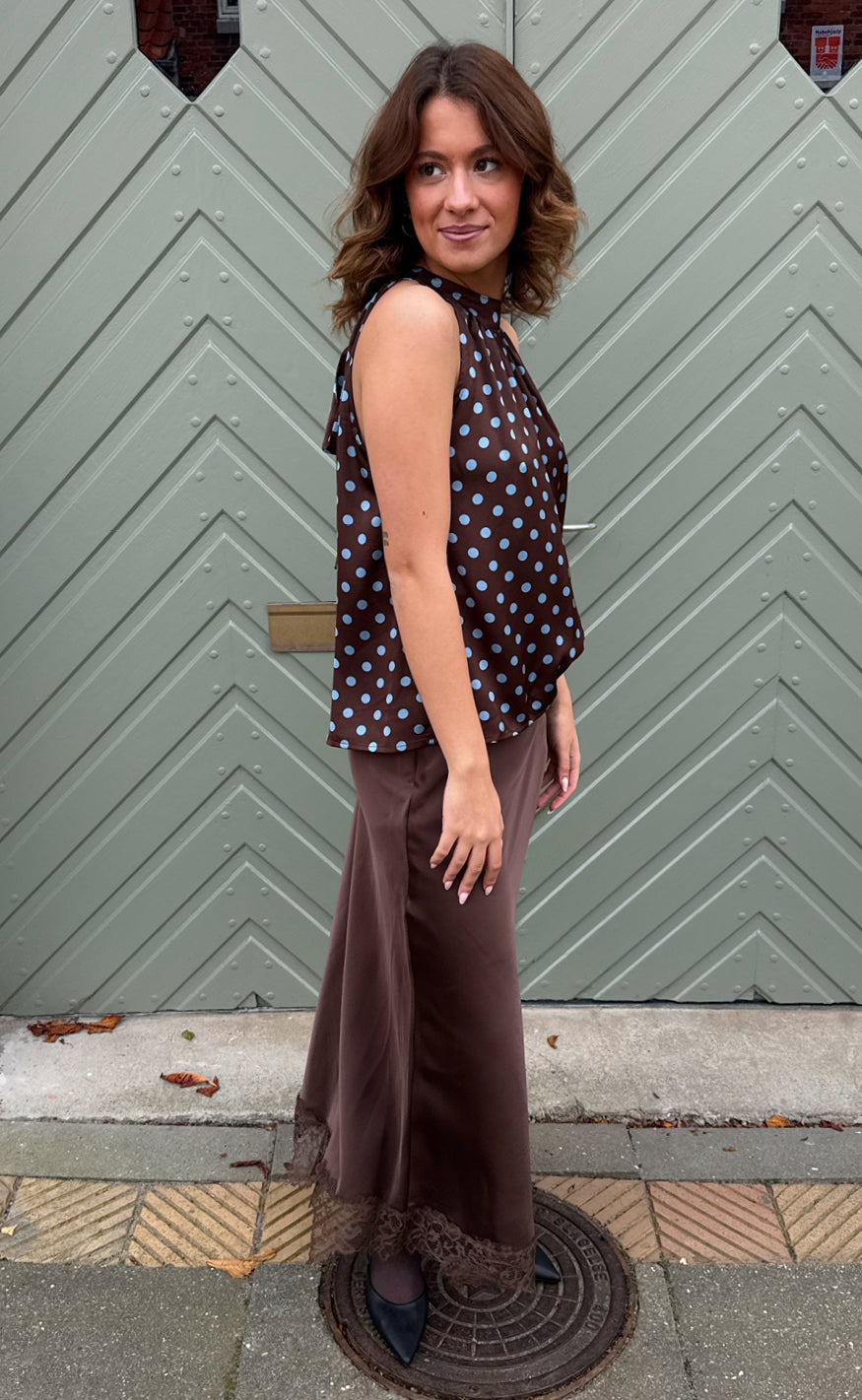 Say INA Copenhagen Topp - Malina - Dark Brown W. Blue Dots