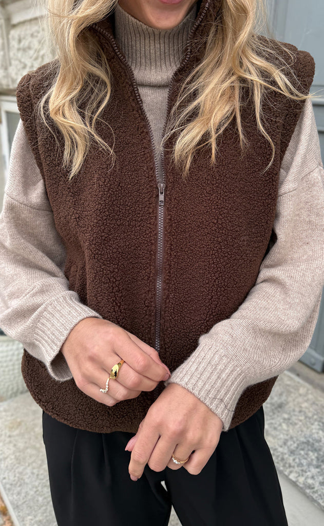 Say INA Copenhagen Fleece Vest - Fia - Dark Brown
