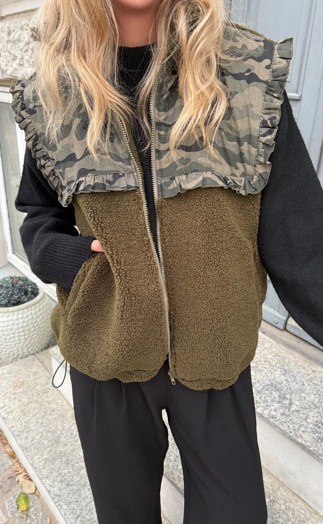 Say INA Copenhagen Fleece Vest - Fia - Army Green W. Camouflage