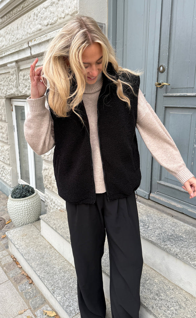 Say INA Copenhagen Fleece Vest - Fia - Black