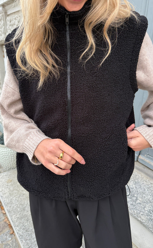 Say INA Copenhagen Fleece Vest - Fia - Black